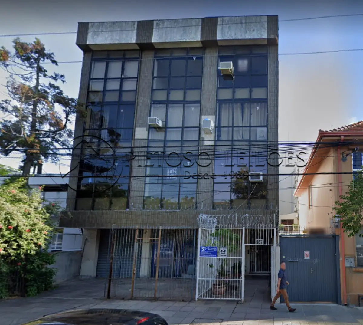 LOTE 002 - PORTO ALEGRE/RS - SALA Nº 402 DO EDIFÍCIO CENTRO PROFISSIONAL ROBERTO FUHRMANN, NA RUA ALMIRANTE BARROSO Nº 587, BAIRRO FLORESTA