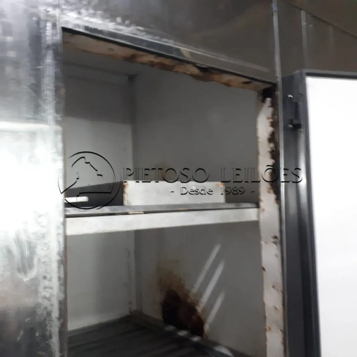 LOTE 009 - (01) UMA CÂMARA FRIA DE 4 PORTAS