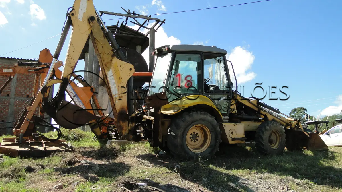 LOTE 018 - RETROESCAVADEIRA NEW HOLLAND LB 90 ANO 2008.