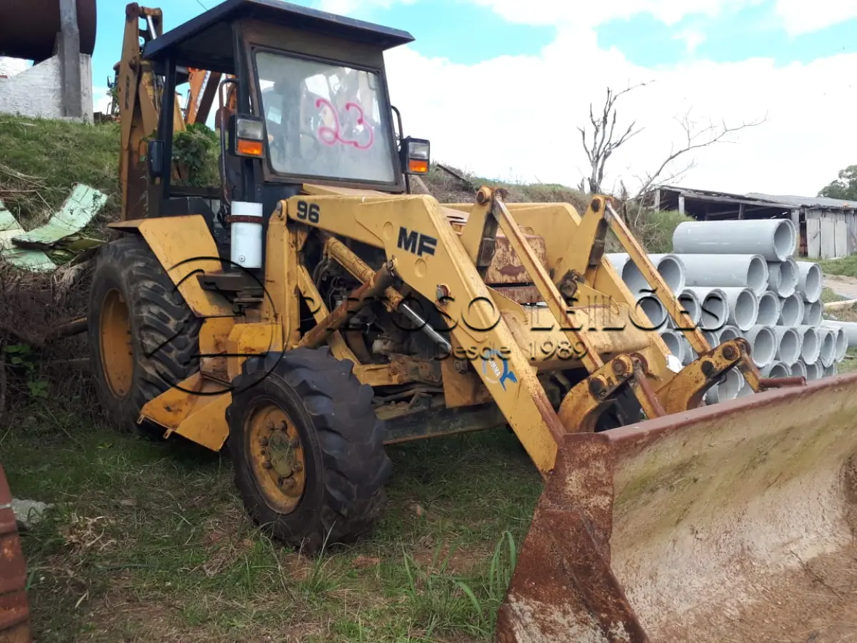 LOTE 023 - RETROESCAVADEIRA MASSEY FERGUSSON MF 96, SÉRIE 9640232831.