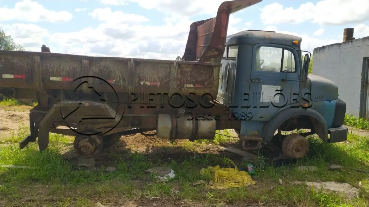 LOTE 068 - M.BENZ/L 1113, CAÇAMBA- BASCULANTE, ANO/MODELO: 1985/1985, PLACA: IHP4264,