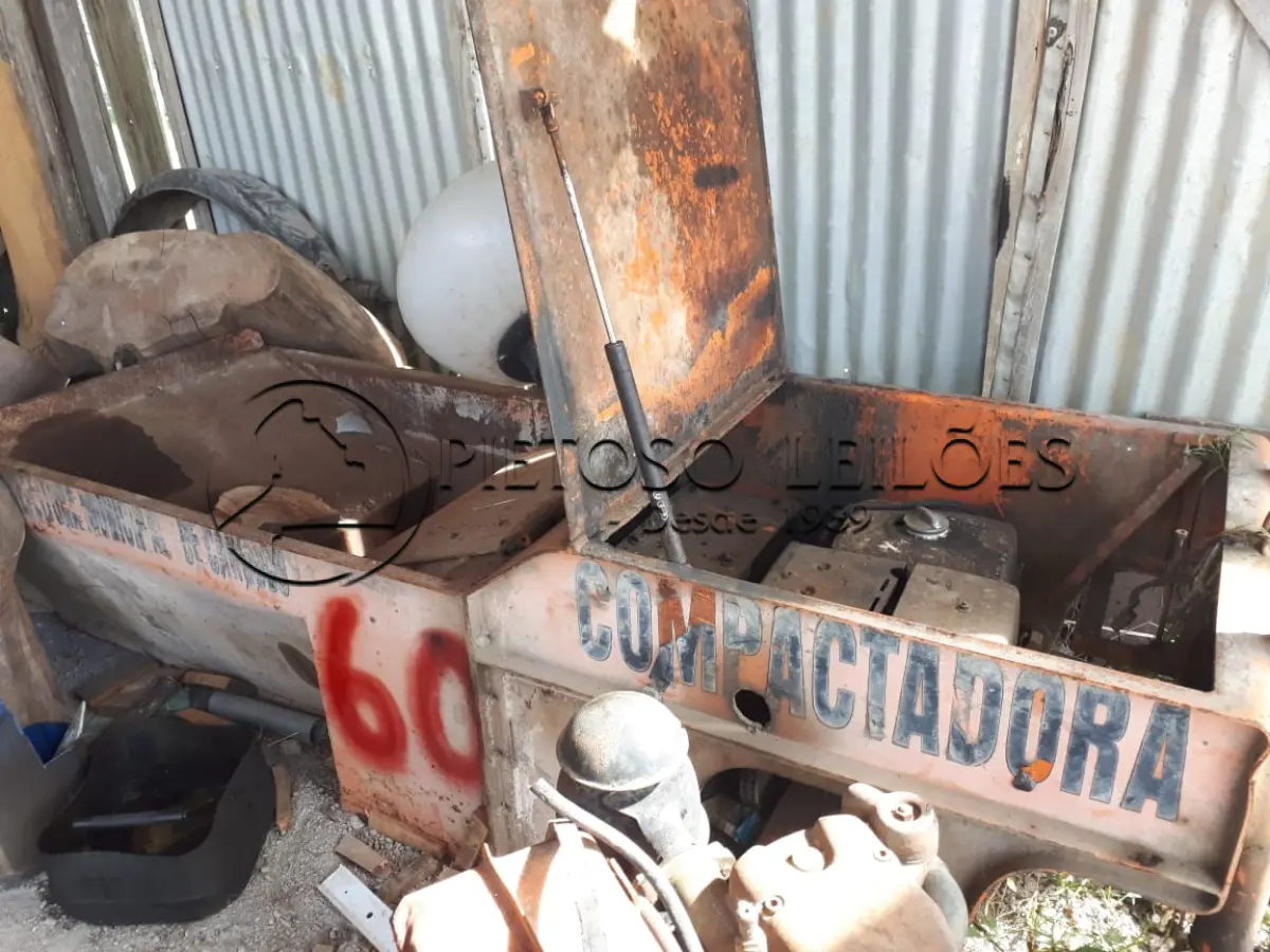 LOTE 060 - EXTRUSORA/COMPACTADORA DE MEIO FIO.