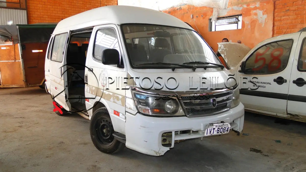 LOTE 002 - I/JINBEI VAN NIKS ESCO, ANO/MODELO: 2013/2014, PLACA: IVT8084,