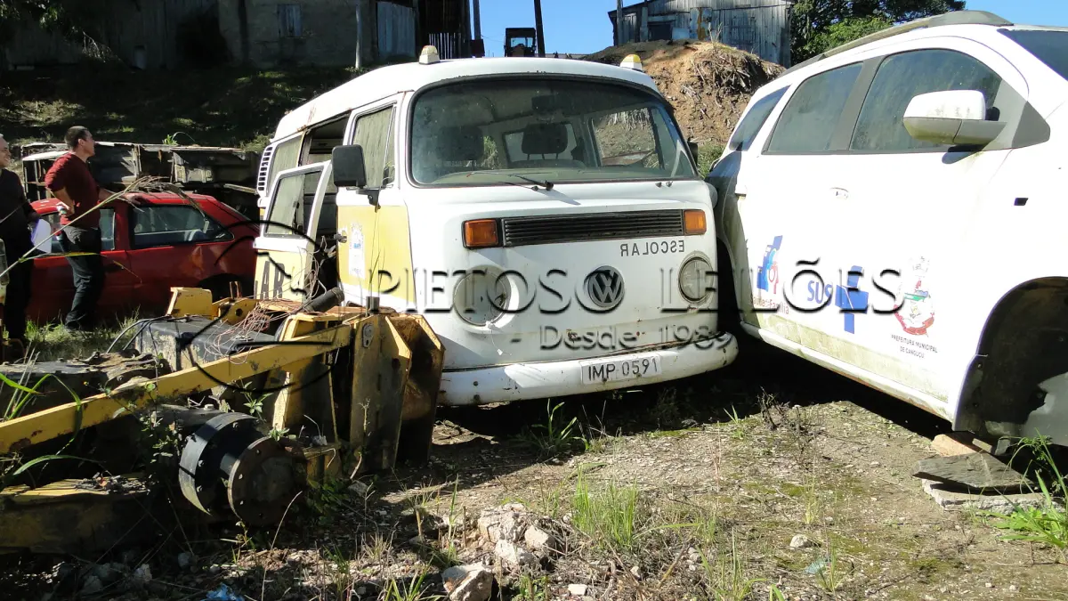 LOTE 074 - VW/KOMBI ESCOLAR, ANO/MODELO: 2005/2005, PLACA: IMP0591,