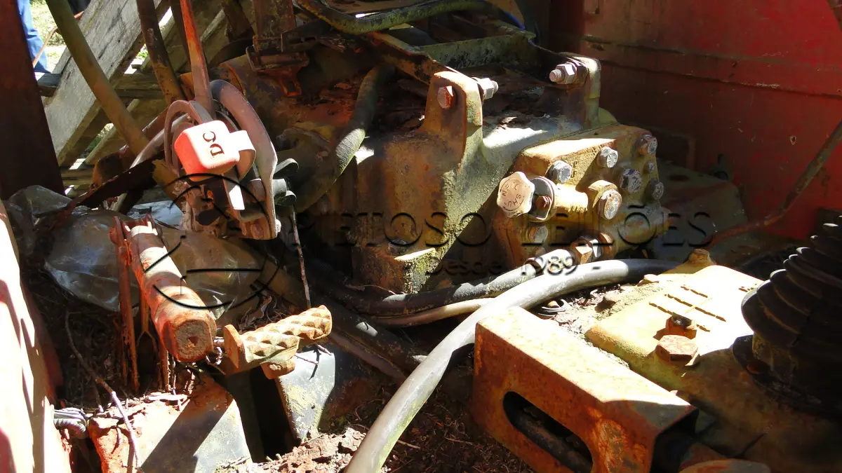 LOTE 010 - TRATOR URSUS 275.