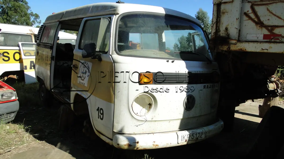 LOTE 051 - VW/KOMBI, ANO/MODELO: 2002/2002, PLACA: IKP5172,