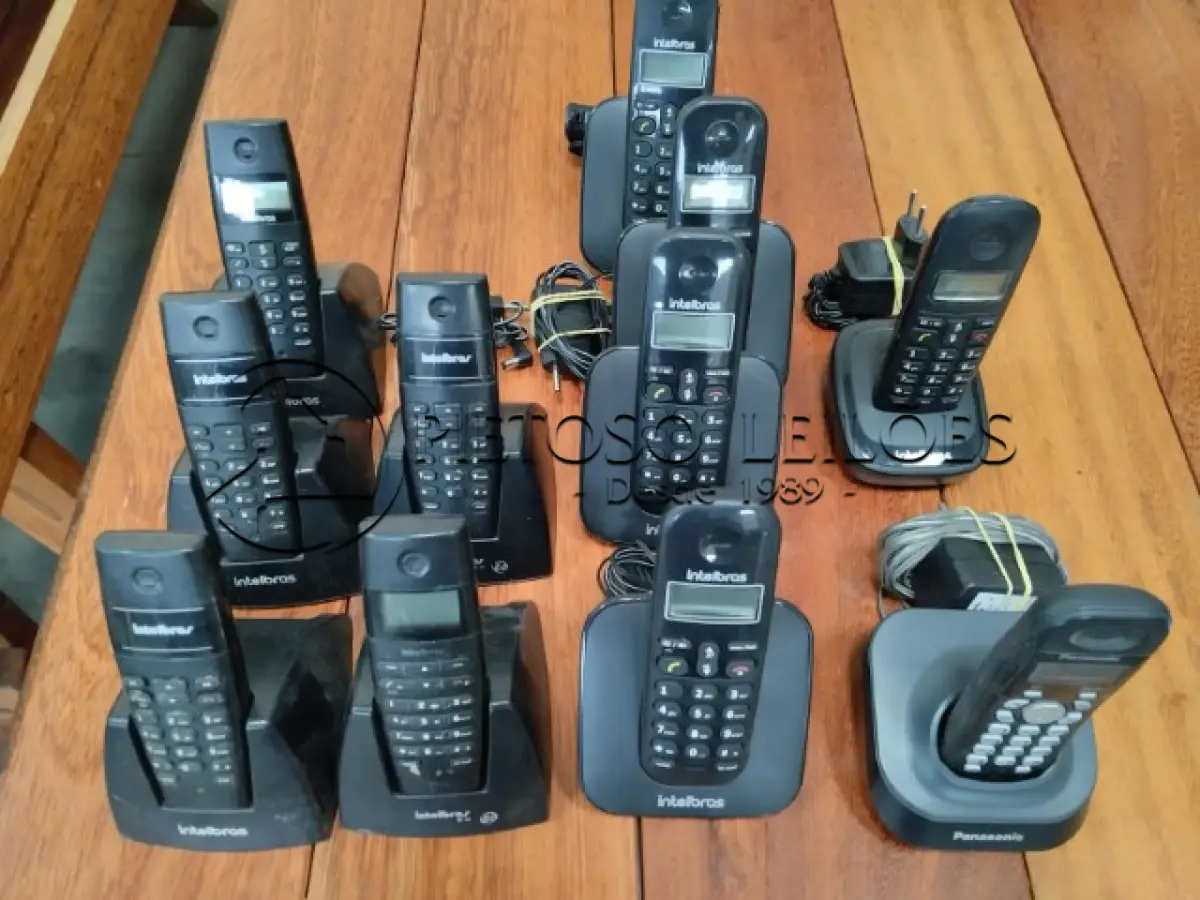 LOTE 042 - TELEFONES SEM FIO COM BASE