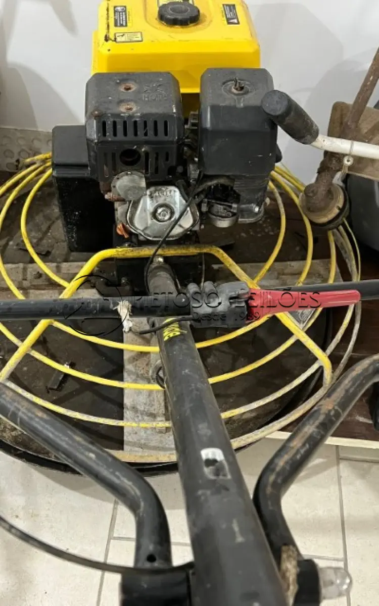 LOTE 301 - 01 (UMA) ALISADORA DE PISO, MARCA VONDER, 7.8 HP, ANO 2019.