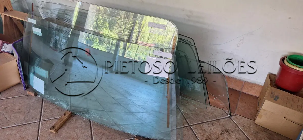 LOTE 005 - LOTE DE VIDROS AUTOMOTIVOS ANTIGOS