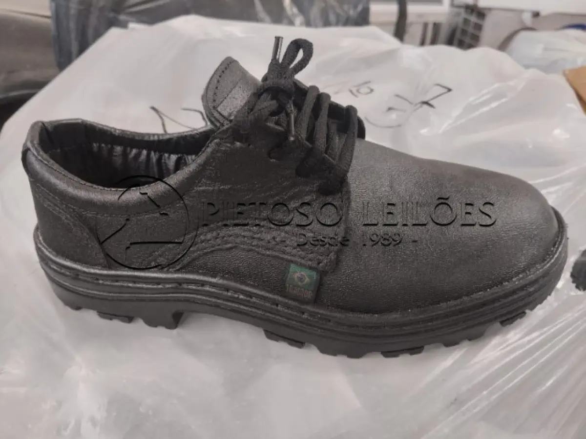 LOTE 041 - PARES DE SAPATOS EPI, COM CADARÇO (E)
