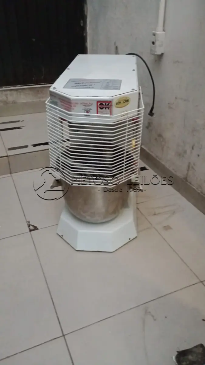 LOTE 220 - 01 (uma) BATEDEIRA DE 20 LITROS MARCA G PANIZ, 220V
