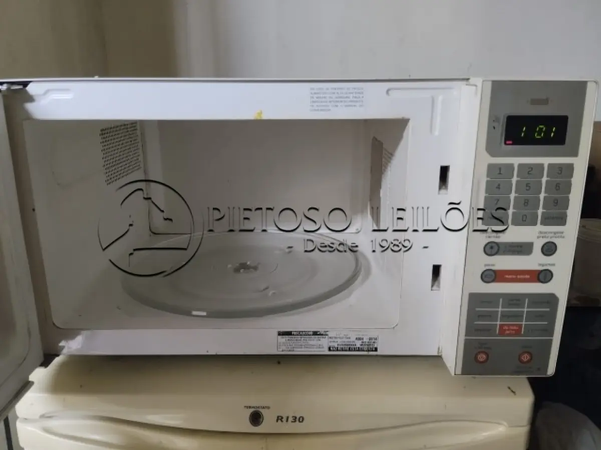 LOTE 021 - MICROONDAS BRASTEMP