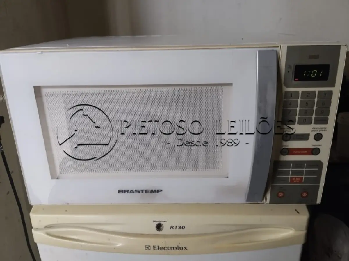 LOTE 021 - MICROONDAS BRASTEMP