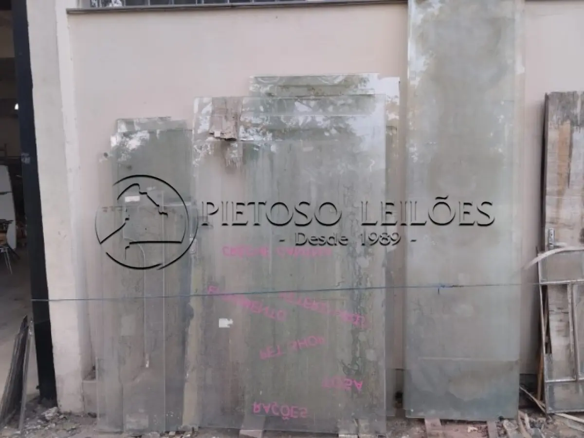LOTE 006 - LOTE COMPOSTO POR 29 PEÇAS DE VIDRO