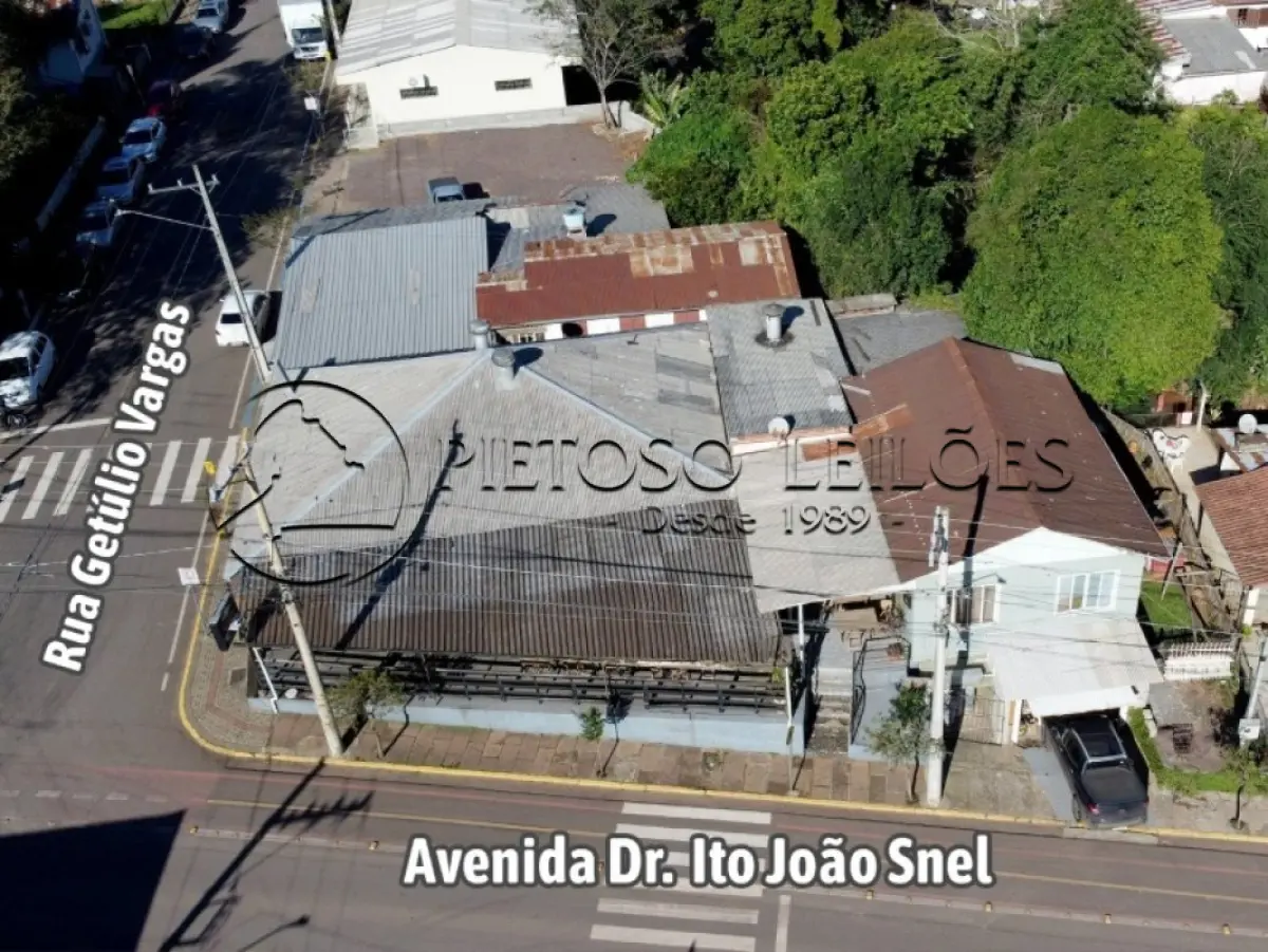 LOTE 006 - IMIGRANTE/RS - IMÓVEL NA ESQUINA DA RUA GETÚLIO VARGAS COM A AV. DR. ITO JOÃO SNELL, CENTRO.