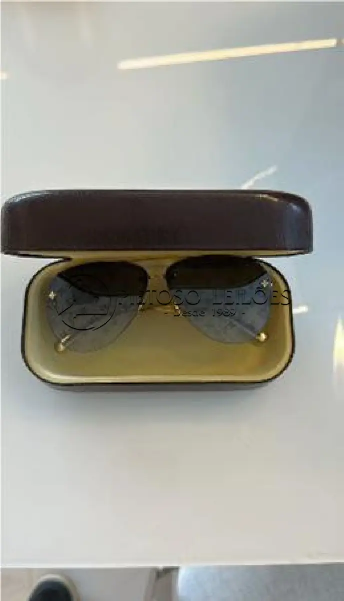LOTE 106 - ÓCULOS DE SOL LOUIS VUITTON