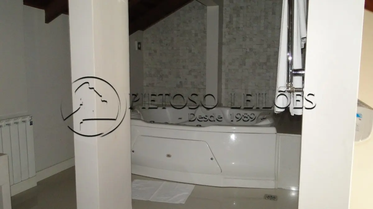 LOTE 200