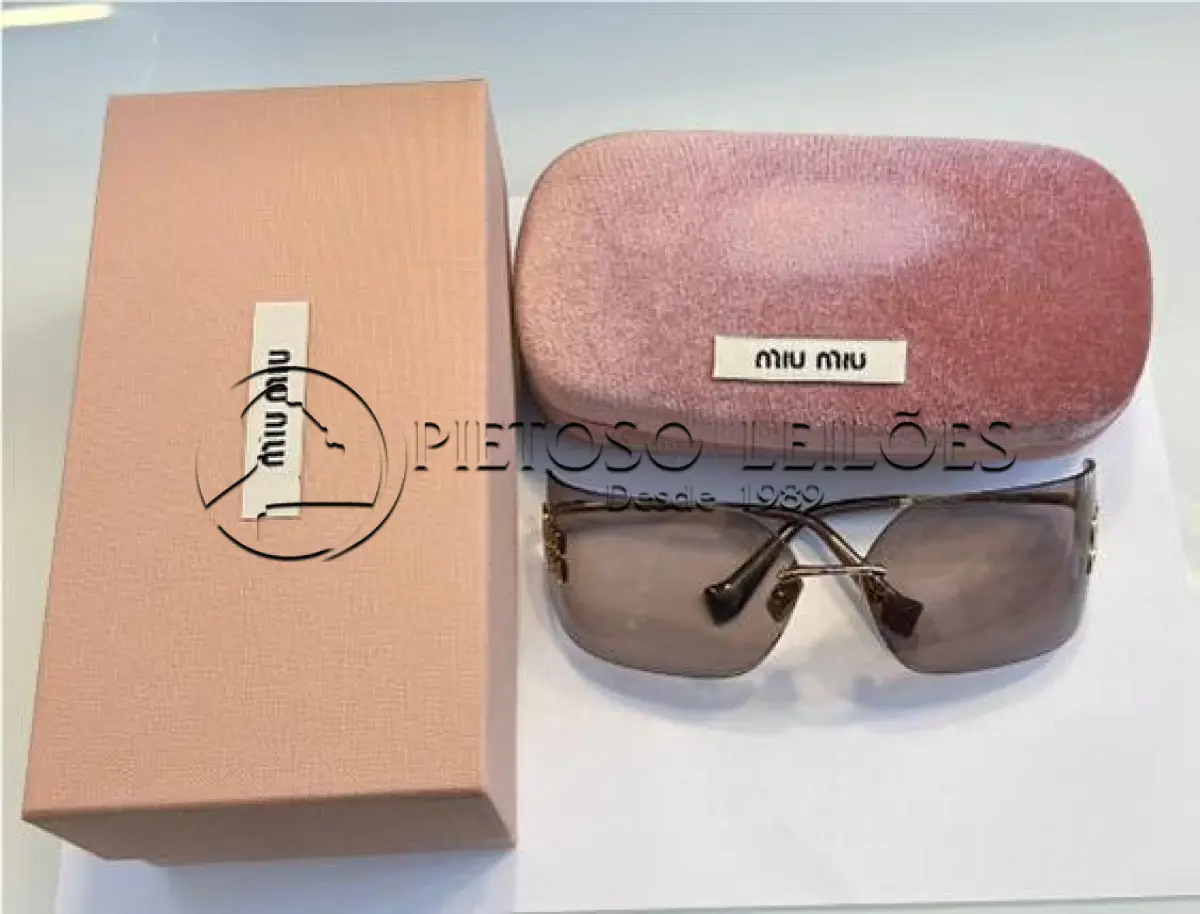 LOTE 109 - ÓCULOS DE SOL MIU-MIU