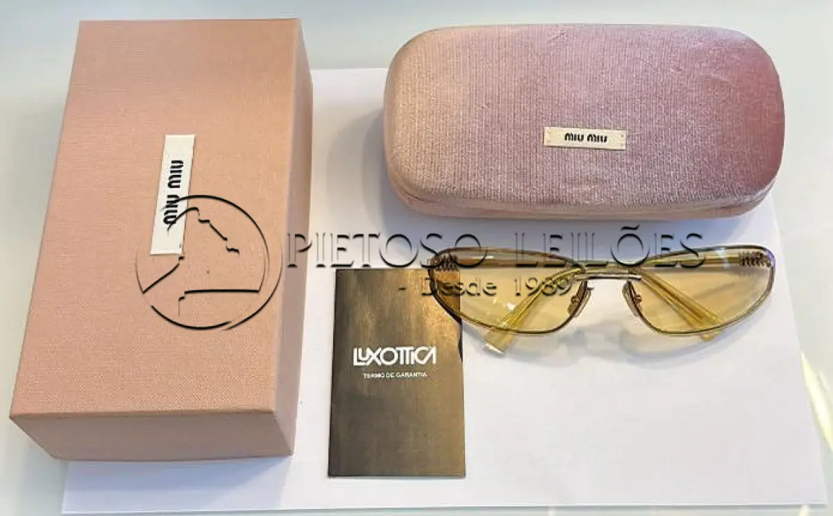LOTE 110 - ÓCULOS DE SOL MIU-MIU