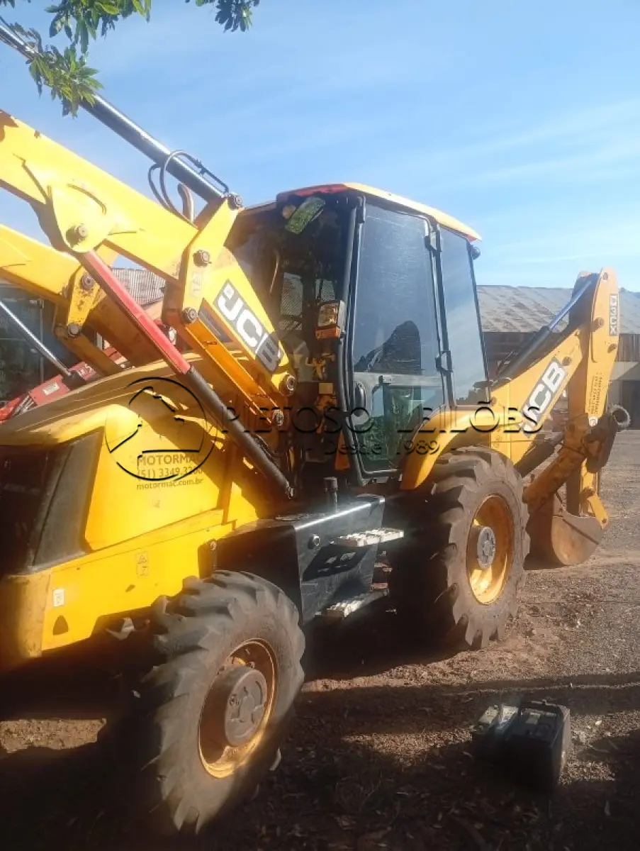 LOTE 002 - TRATOR DE RODAS (RETROESCAVADEIRA) MR/JCB 3CX 2WS4WD, ANO/MODELO: 2019, PLACA: IZI6D45,