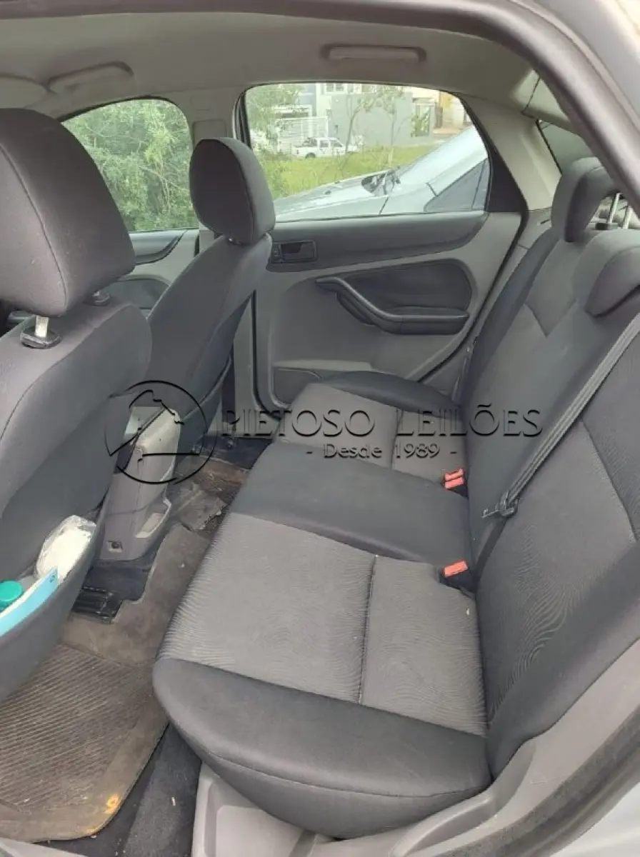 LOTE 011 - AUTOMÓVEL I/FORD FOCUS 2L FC FLEX, ANO/MODELO: 2010/2011, PLACA: IRN5357
