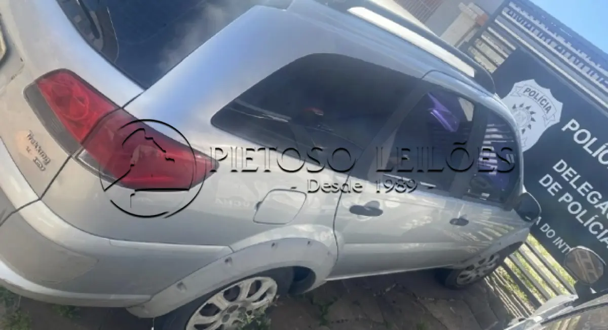 LOTE 013 - AUTOMÓVEL FIAT/PALIO WK TREKK 1.6, ANO/MODELO: 2012/2013, PLACA: ITQ8213