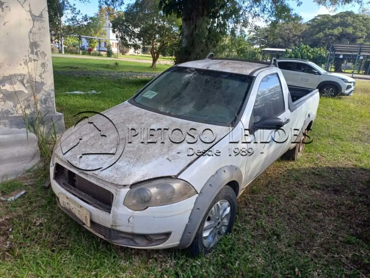 LOTE 005 - CAMINHONETE FIAT/STRADA TREK FLEX, ANO/MODELO: 2008/2009, PLACA: IPD8618