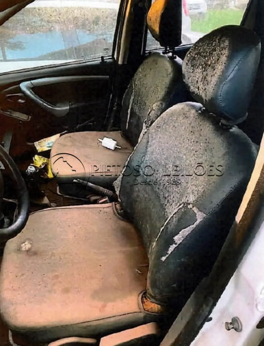 LOTE 017 - CAMIONETA RENAULT/DUSTER 16 E 4X2, ANO/MODELO: 2014/2015, PLACA: IVO9239