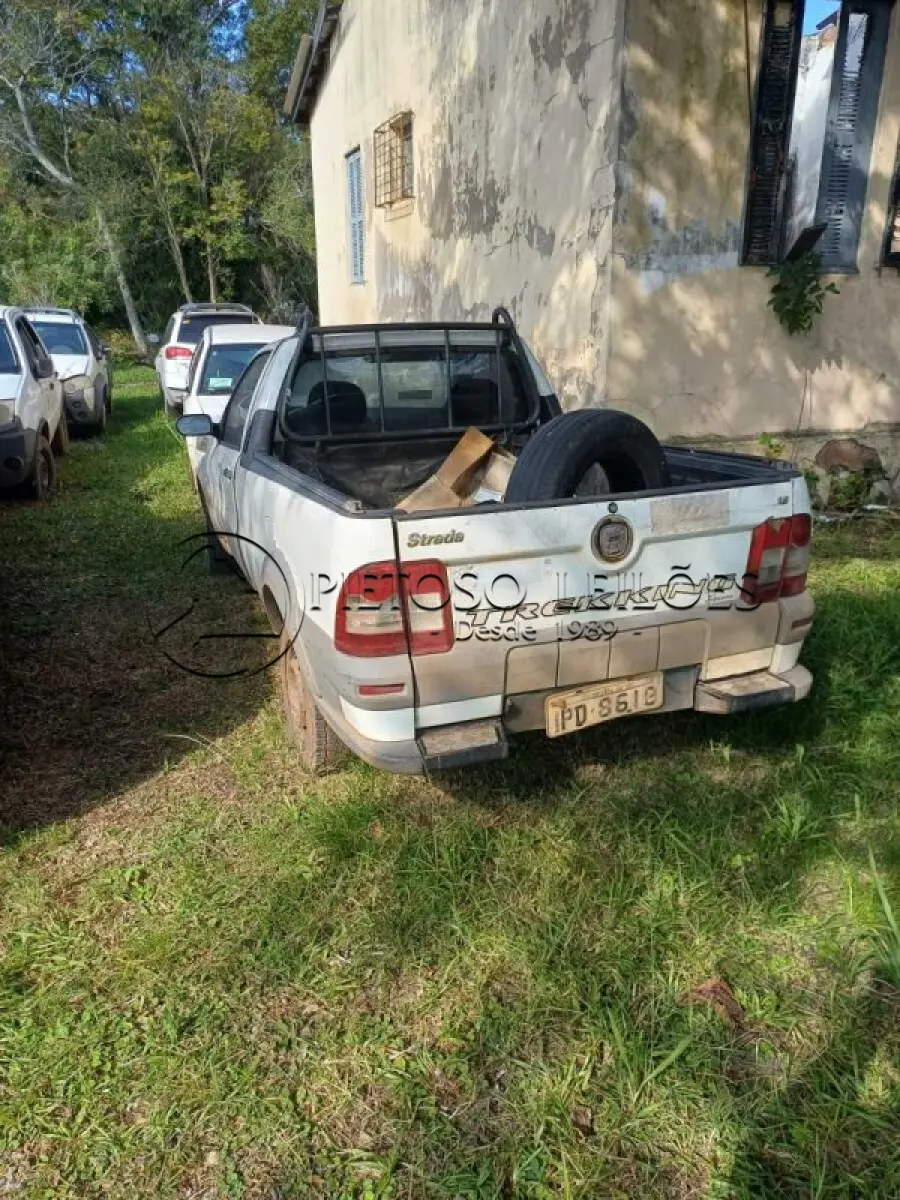 LOTE 005 - CAMINHONETE FIAT/STRADA TREK FLEX, ANO/MODELO: 2008/2009, PLACA: IPD8618