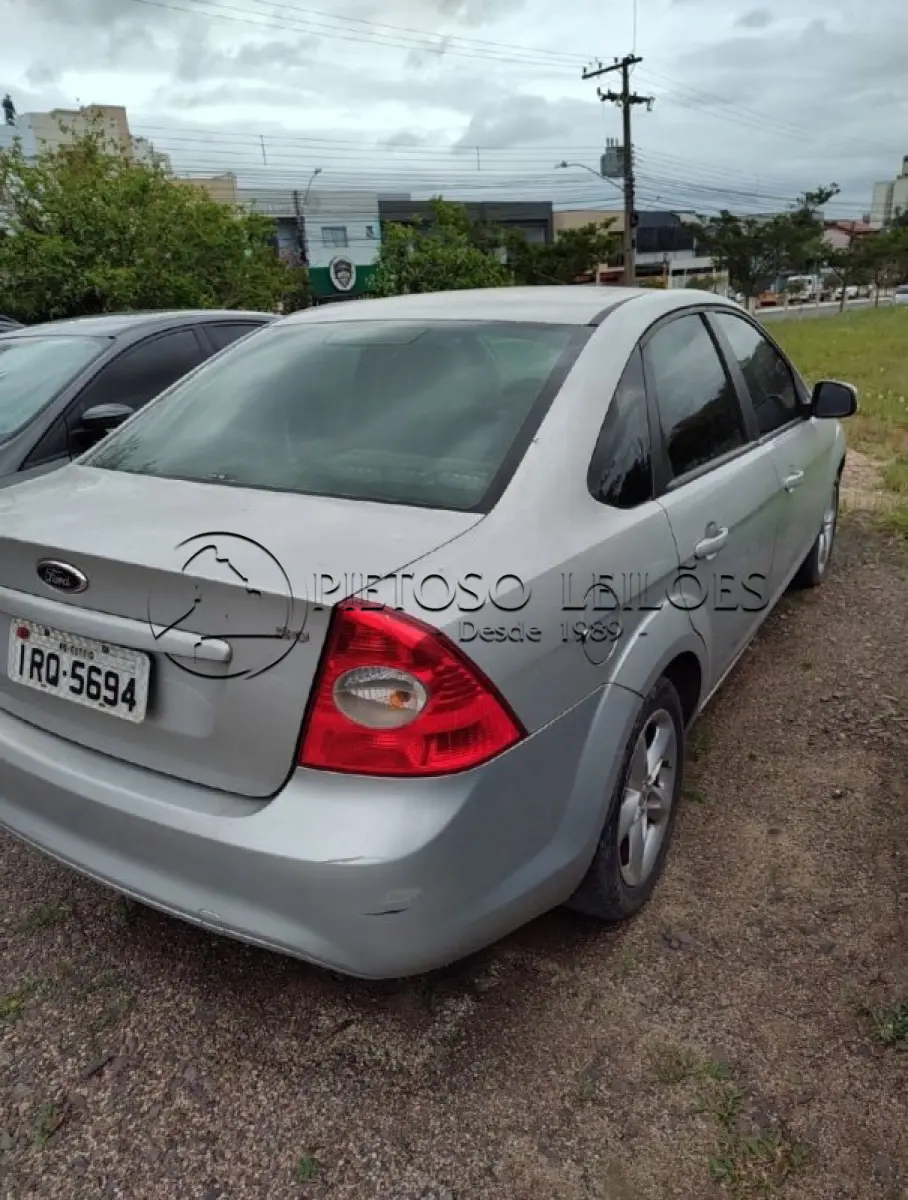 LOTE 011 - AUTOMÓVEL I/FORD FOCUS 2L FC FLEX, ANO/MODELO: 2010/2011, PLACA: IRN5357