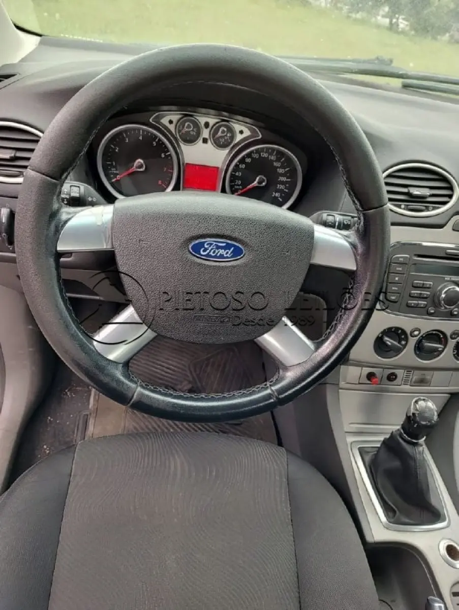 LOTE 011 - AUTOMÓVEL I/FORD FOCUS 2L FC FLEX, ANO/MODELO: 2010/2011, PLACA: IRN5357