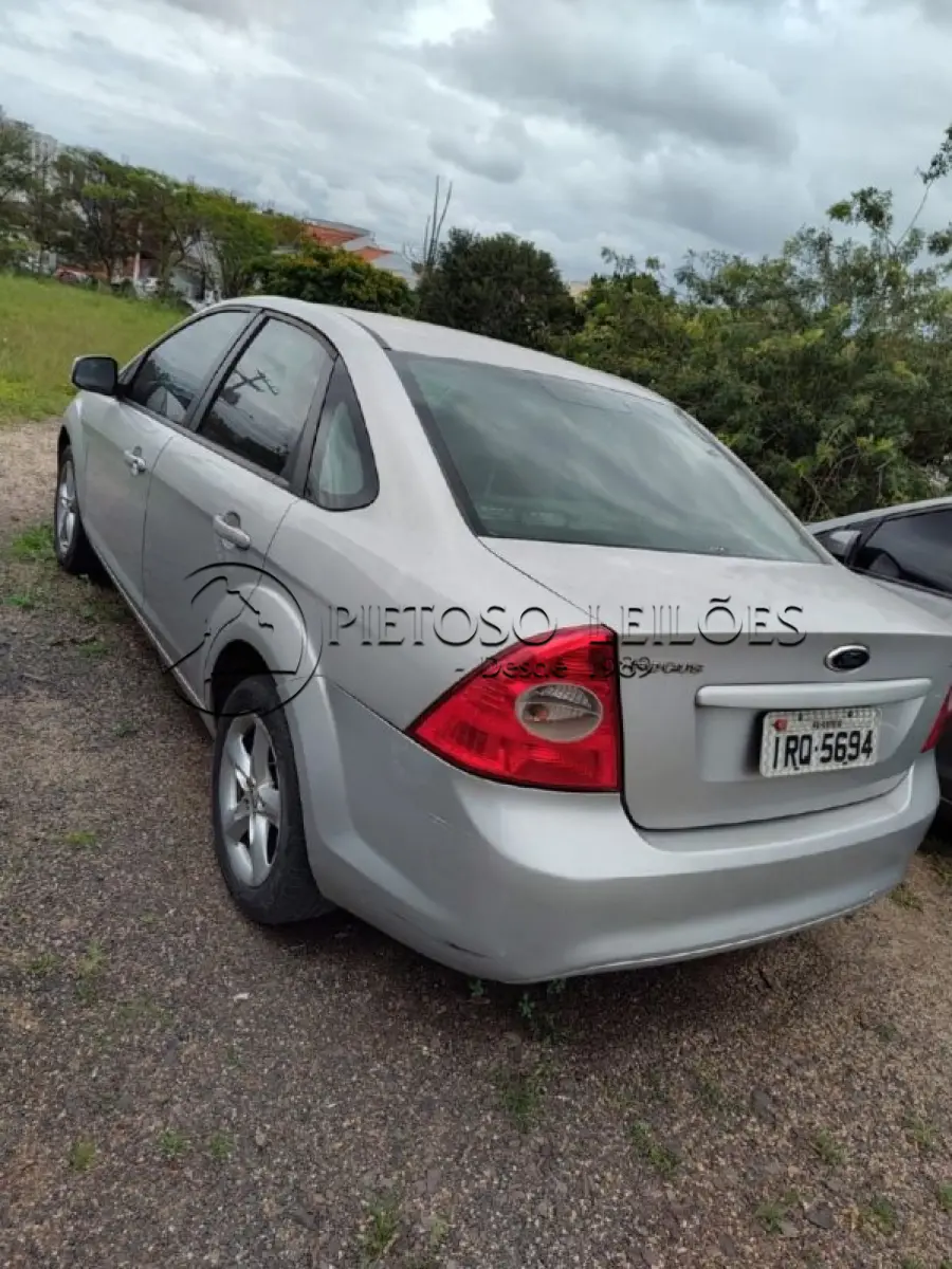 LOTE 011 - AUTOMÓVEL I/FORD FOCUS 2L FC FLEX, ANO/MODELO: 2010/2011, PLACA: IRN5357