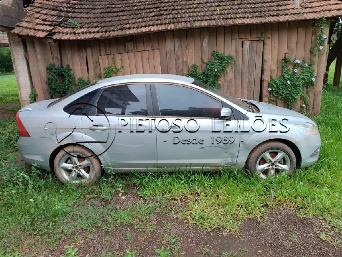 LOTE 010 - AUTOMÓVEL I/FORD FOCUS 2L FC FLEX, ANO/MODELO: 2010/2011, PLACA: IRP8263
