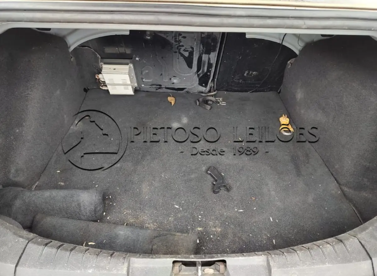 LOTE 011 - AUTOMÓVEL I/FORD FOCUS 2L FC FLEX, ANO/MODELO: 2010/2011, PLACA: IRN5357