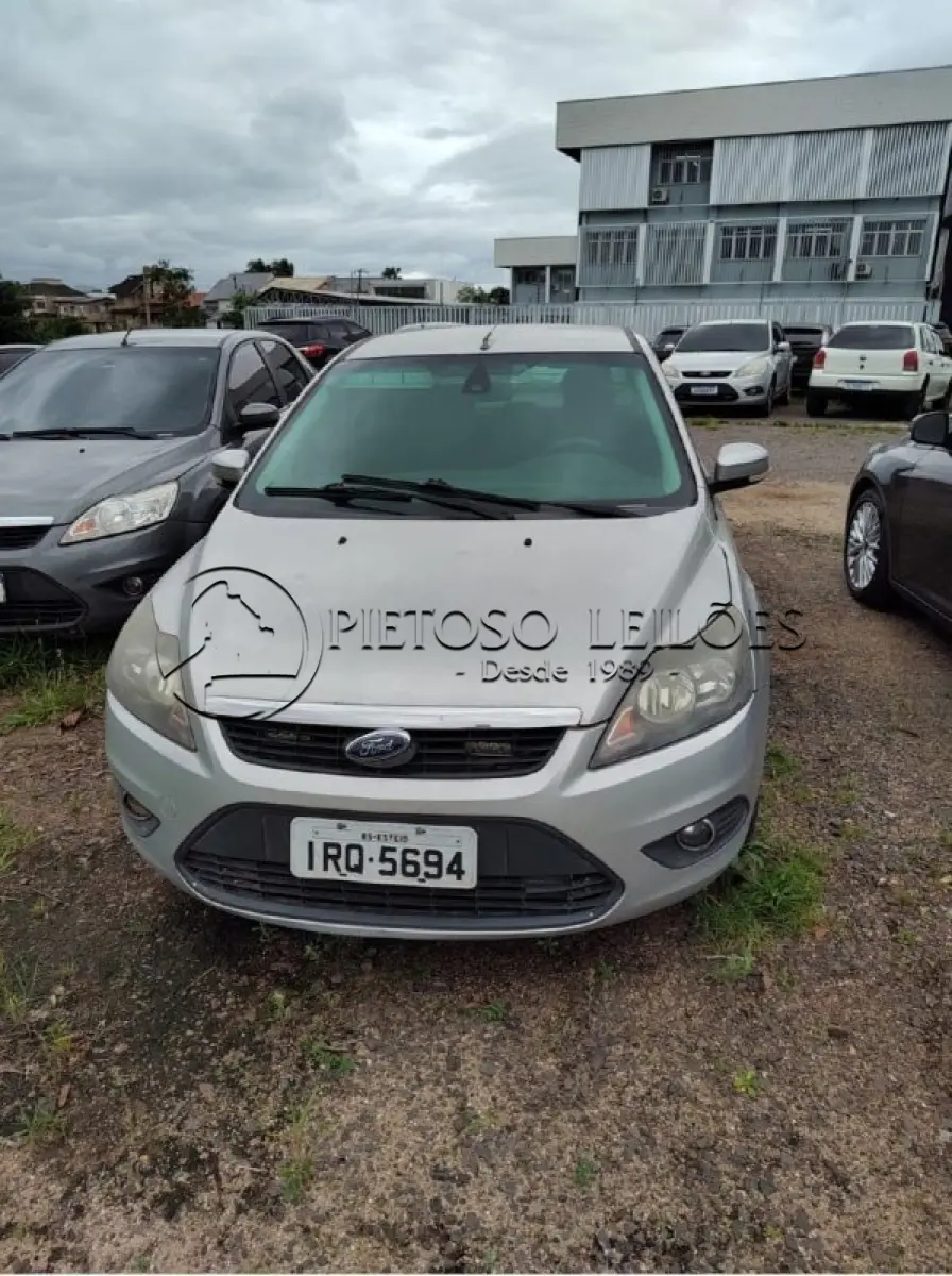 LOTE 011 - AUTOMÓVEL I/FORD FOCUS 2L FC FLEX, ANO/MODELO: 2010/2011, PLACA: IRN5357