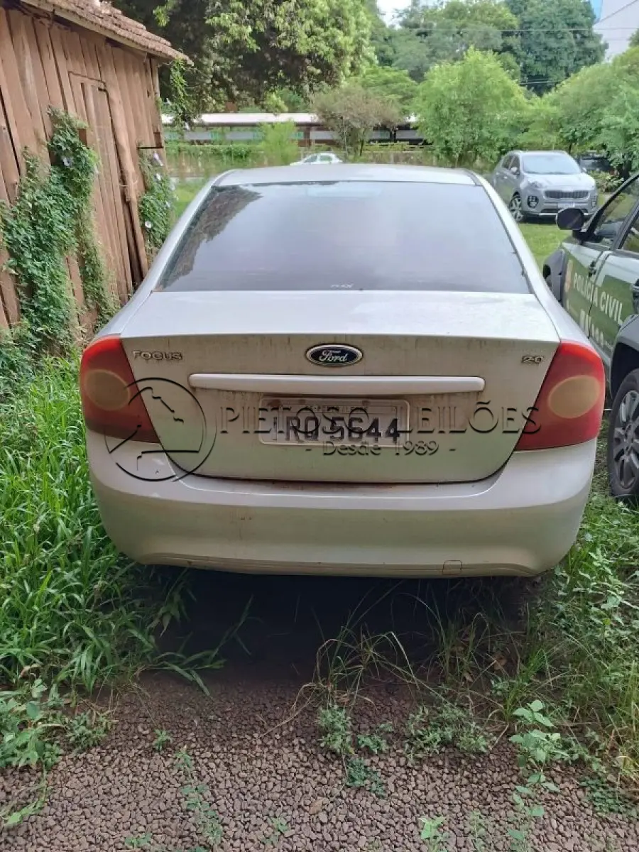 LOTE 010 - AUTOMÓVEL I/FORD FOCUS 2L FC FLEX, ANO/MODELO: 2010/2011, PLACA: IRP8263