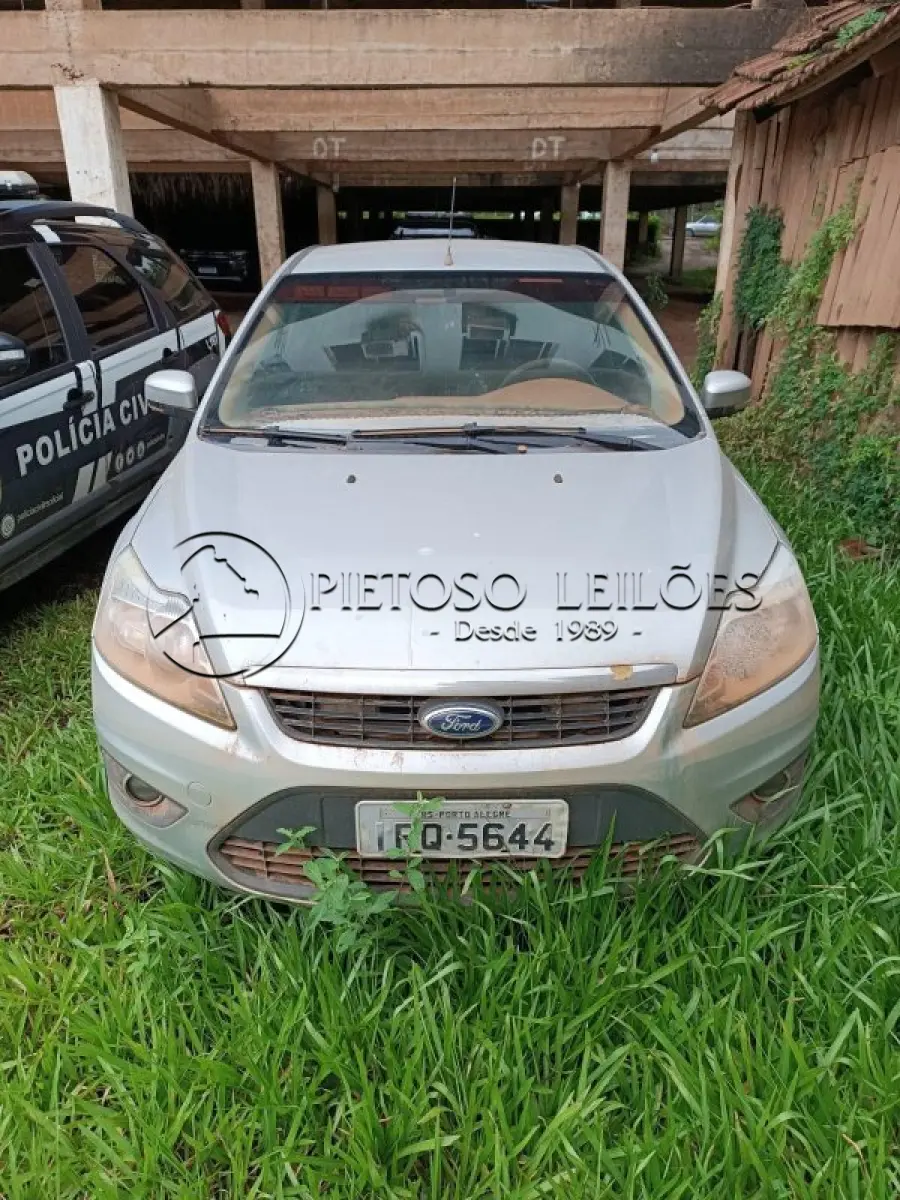 LOTE 010 - AUTOMÓVEL I/FORD FOCUS 2L FC FLEX, ANO/MODELO: 2010/2011, PLACA: IRP8263