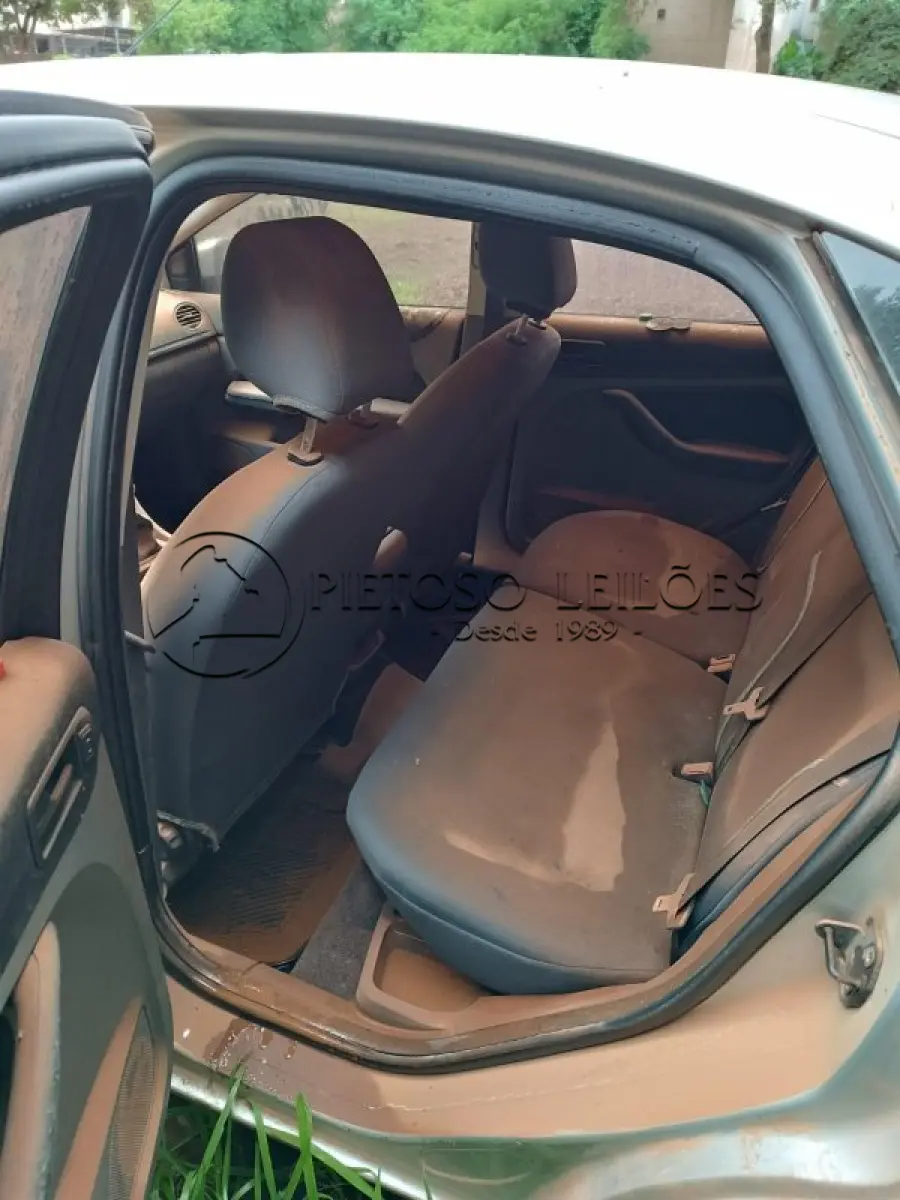 LOTE 010 - AUTOMÓVEL I/FORD FOCUS 2L FC FLEX, ANO/MODELO: 2010/2011, PLACA: IRP8263