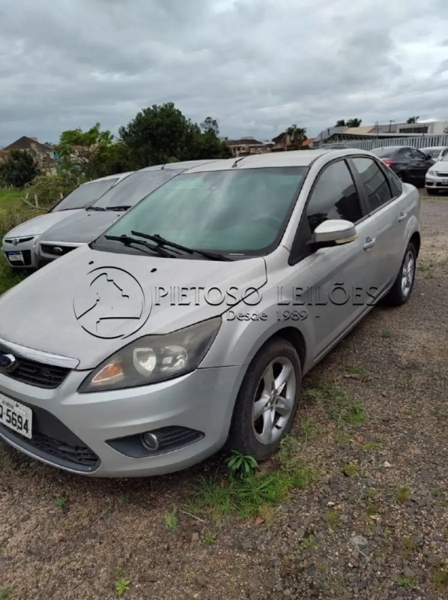 LOTE 011 - AUTOMÓVEL I/FORD FOCUS 2L FC FLEX, ANO/MODELO: 2010/2011, PLACA: IRN5357