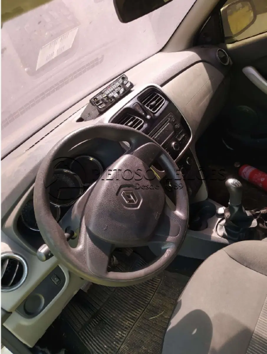 LOTE 015 - AUTOMÓVEL RENAULT/LOGAN EXPR 16 M, ANO/MODELO: 2014/2014, PLACA: IVJ1983