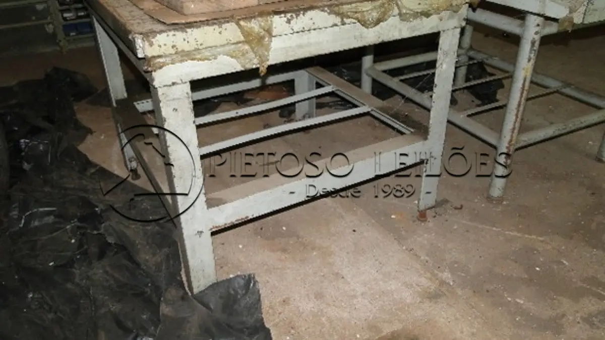 LOTE 018 - DESEMPENO DE FERRO FUNDIDO