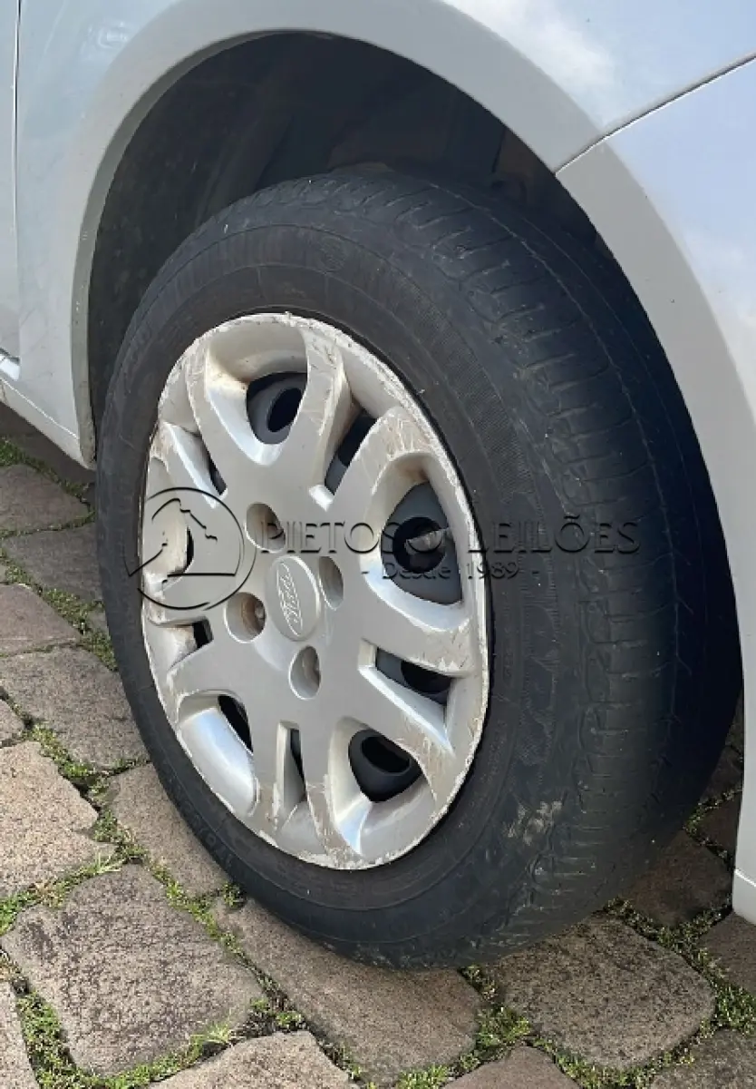 LOTE 027 - AUTOMÓVEL FORD/FIESTA 1.6 FLEX, ANO/MODELO: 2013/2014, PLACA: IUP5228