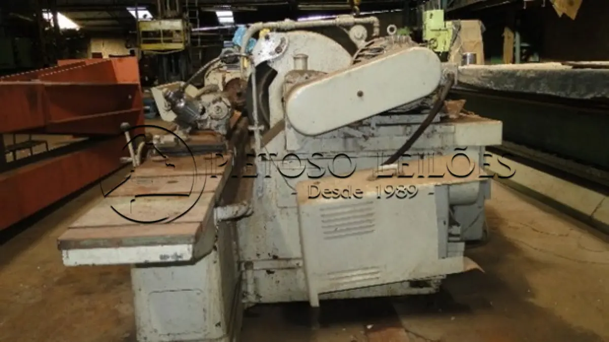 LOTE 011 - RETIFICADORA UNIVERSAL CILNDRICA HIDRÁULICA, MARCA CINCINATTI