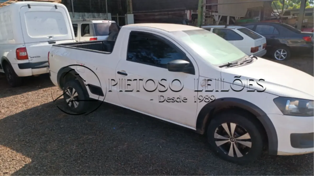 LOTE 001 - VEÍCULO VW/SAVEIRO CS TL MB, ANO/MODELO: 2014/2015, PLACA: IVQ7001