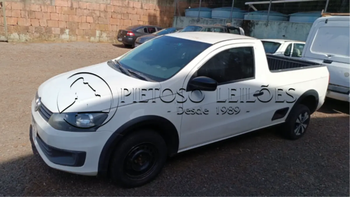 LOTE 001 - VEÍCULO VW/SAVEIRO CS TL MB, ANO/MODELO: 2014/2015, PLACA: IVQ7001