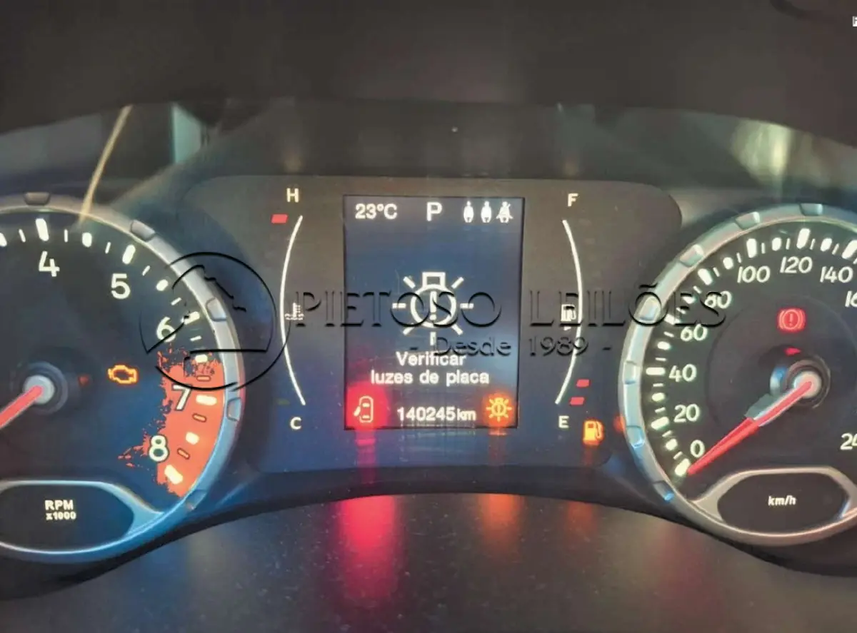 LOTE 001 - VEÍCULO JEEP/RENEGADE LNGTD AT, ANO/MODELO: 2015/2016, PLACAS: QHP8J54