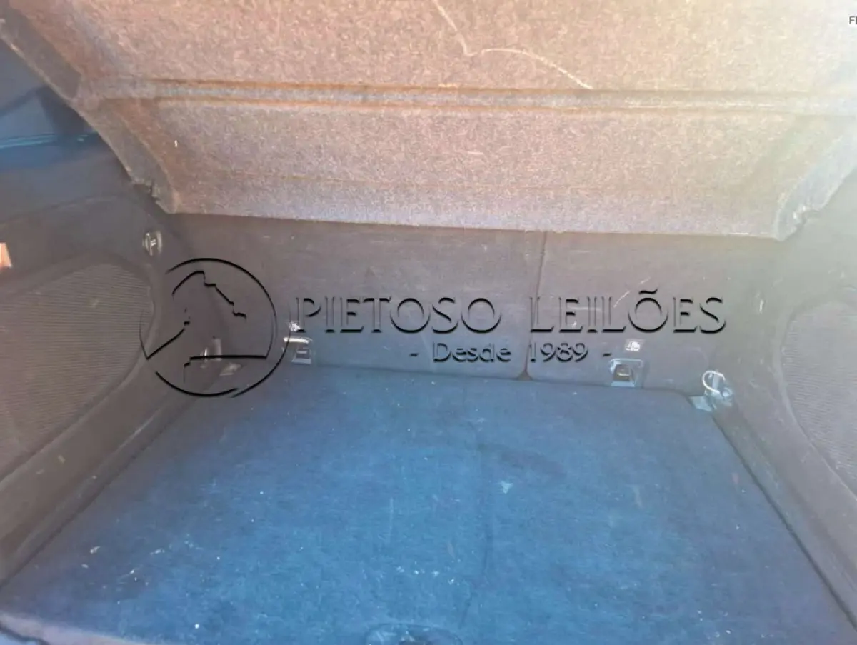 LOTE 001 - VEÍCULO JEEP/RENEGADE LNGTD AT, ANO/MODELO: 2015/2016, PLACAS: QHP8J54