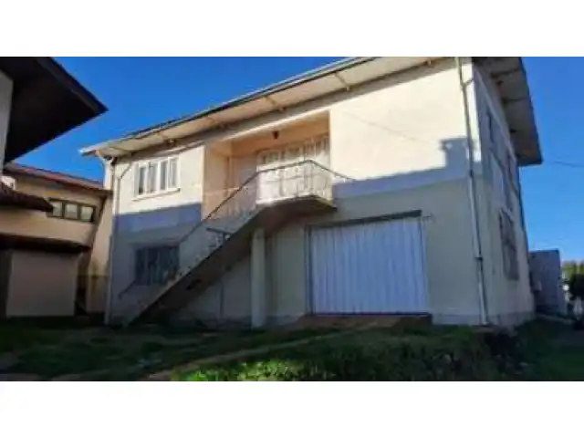 ALIENAÇÃO POR INICITIAVA PARTICULAR - FLORES DA CUNHA/RS - FRAÇÃO IDEAL DE 244,00M² - CASA DE ALVENARIA COM 2 PAVIMENTOS - TRAVESSÃO ESMERALDA