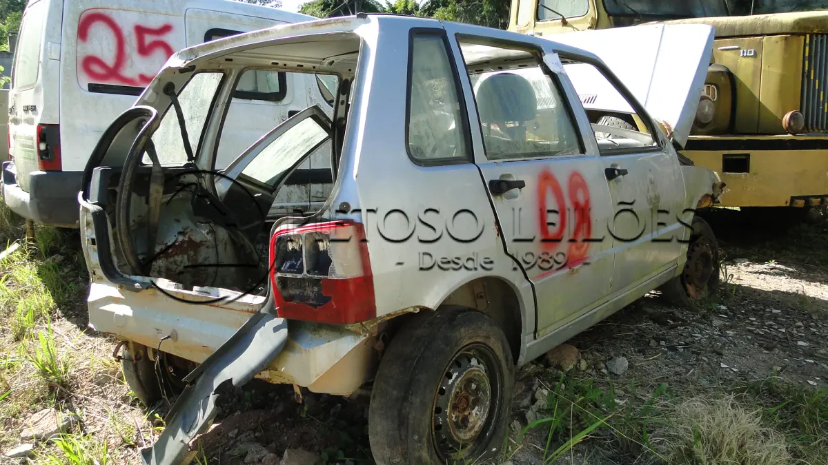 LOTE 008 - FIAT/UNO MILLE FIRE, ANO/MODELO: 2005/2006, PLACA: IMK3772,
