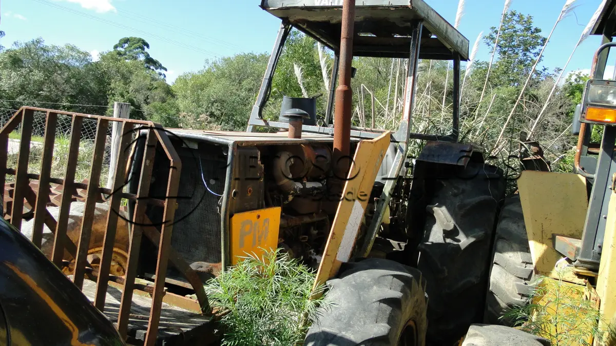 LOTE 009 - TRATOR VALTRA 785.